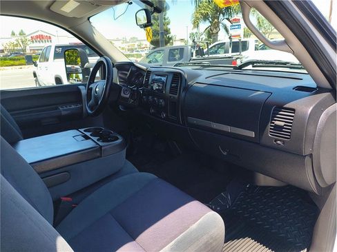 Used 2009 Chevrolet Silverado 2500 LT AWD/4WD image 12