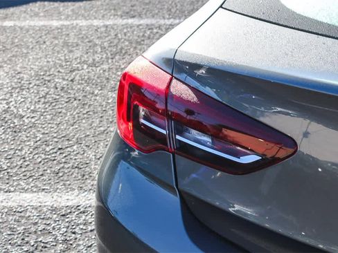 Used 2019 Buick Regal Essence image 7