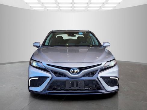 Used 2024 Toyota Camry SE image 2