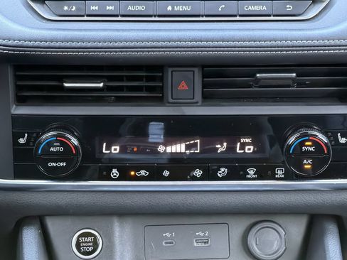 Used 2023 Nissan Rogue SV w/ SV Premium B Package FWD image 4