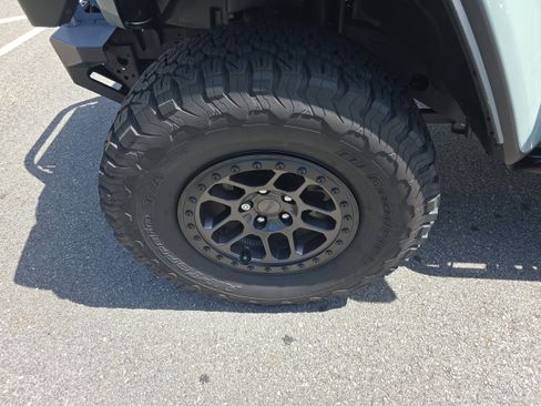 Used 2023 Jeep Wrangler Unlimited Rubicon w/ Xtreme 35 Tire Package AWD/4WD image 10