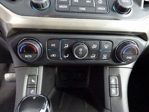 Used 2018 GMC Acadia Denali w/ Technology Package AWD/4WD image 30