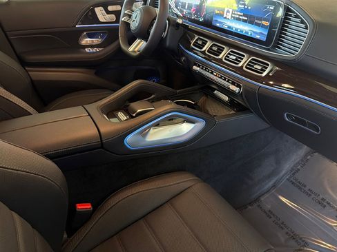 New 2025 Mercedes-Benz GLS 580 4MATIC image 16