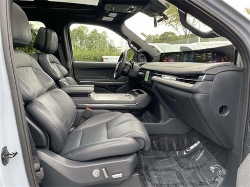 Used 2025 Lincoln Navigator Reserve w/ Jet Appearance Package image 33