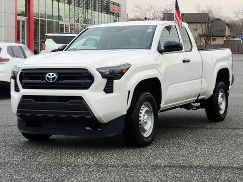 Used 2024 Toyota Tacoma SR image 1