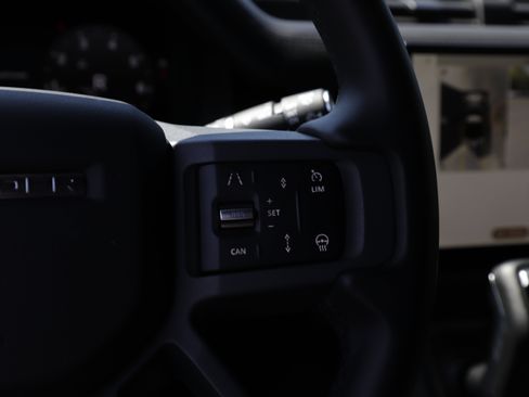 Certified 2025 Land Rover Defender 90 X-Dynamic SE AWD/4WD image 21