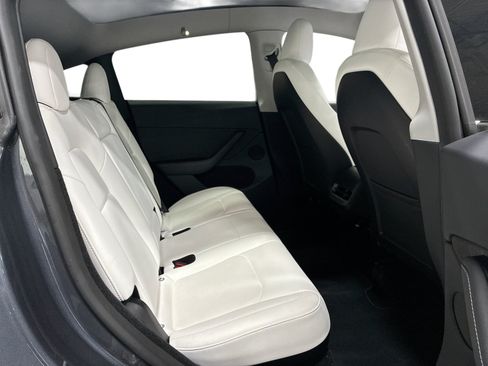 Certified 2023 Tesla Model Y AWD image 11