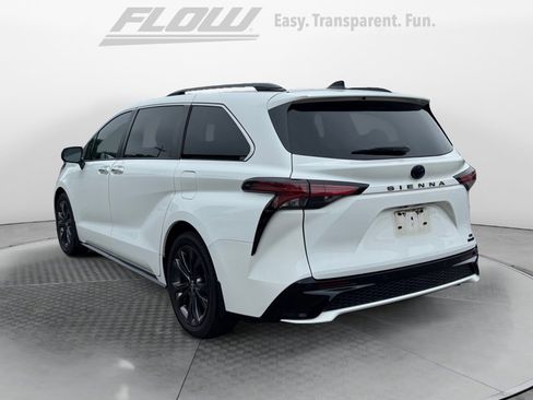 Used 2024 Toyota Sienna XSE w/ XSE Plus Package FWD image 5