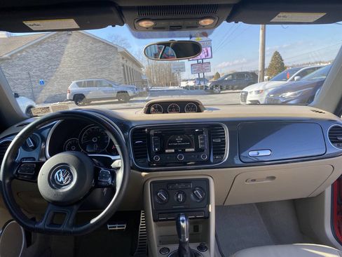 Used 2013 Volkswagen Beetle 2.0T image 22