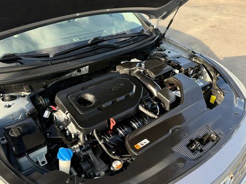 Used 2016 Hyundai Sonata Limited w/ Option Group 04 FWD image 10