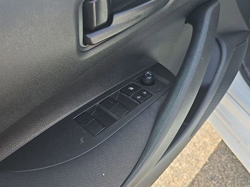 Used 2022 Toyota Corolla LE image 21