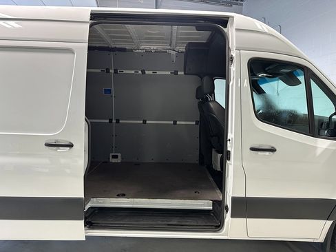 Used 2024 Mercedes-Benz Sprinter 2500 image 8