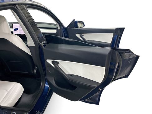 Certified 2021 Tesla Model Y Long Range AWD/4WD image 12