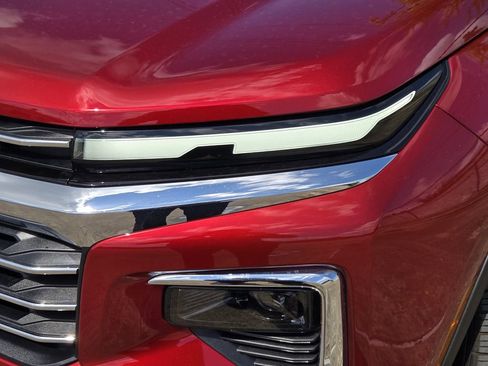 New 2026 Chevrolet Traverse LT w/ Sun and Wheel Package FWD image 11