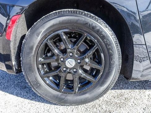 Used 2023 Chrysler Pacifica Touring-L image 12