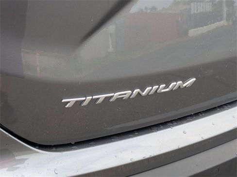 Used 2024 Ford Edge Titanium image 12