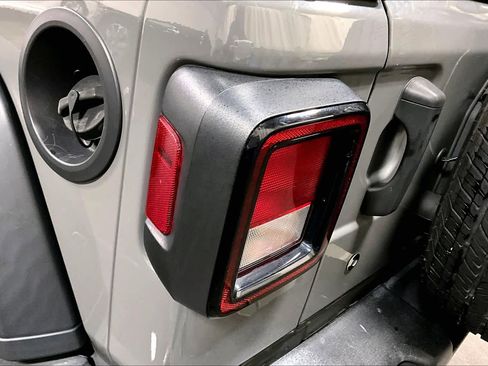 Used 2018 Jeep Wrangler Unlimited Sport S image 28