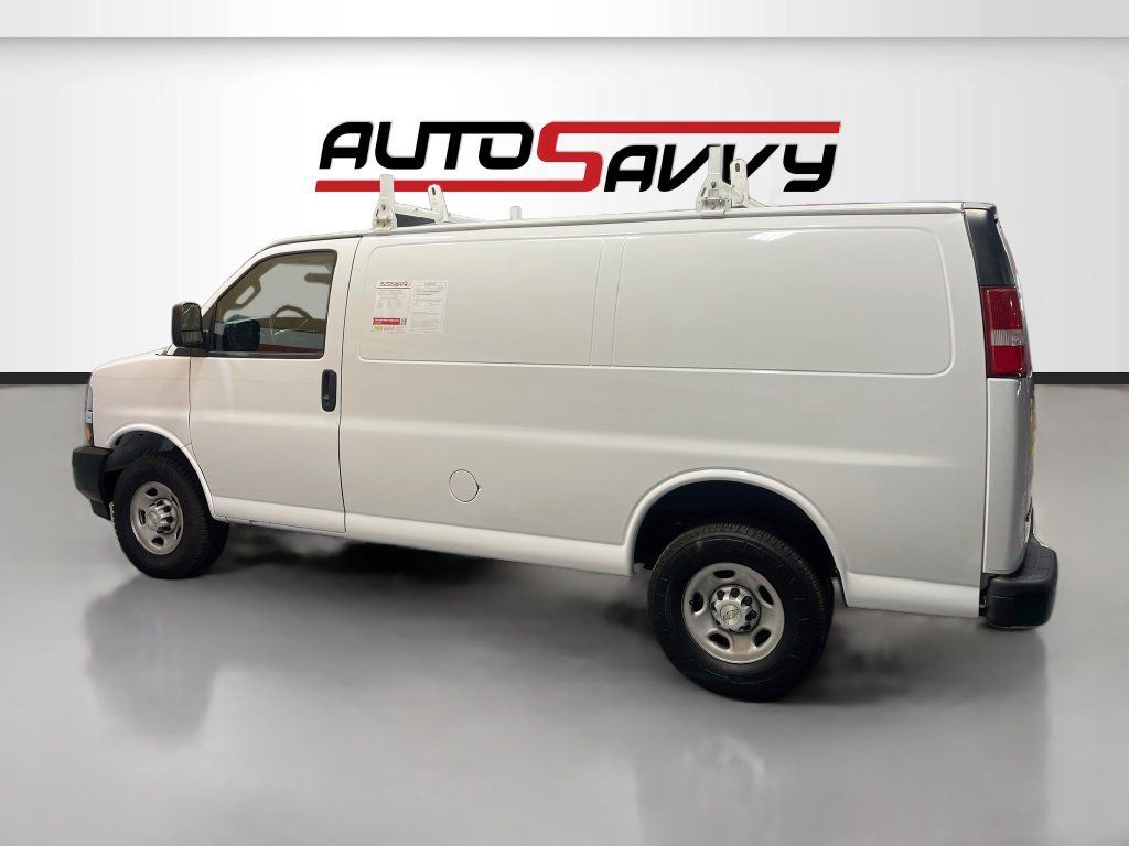 Used 2023 Chevrolet Express 2500 w/ Driver Convenience Package RWD image 4