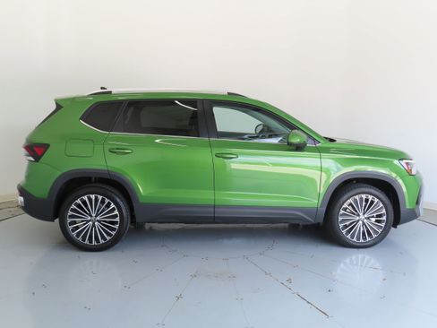 New 2025 Volkswagen Taos SE image 2