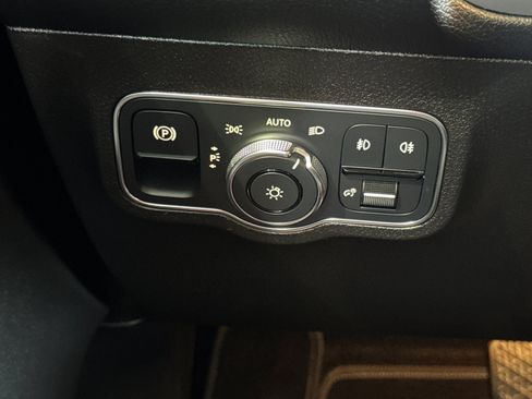 Used 2021 Mercedes-Benz GLB 250 4MATIC image 37
