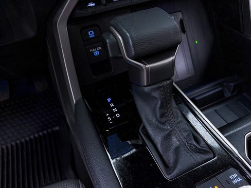 Used 2024 Toyota Tundra Limited image 28