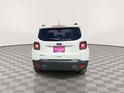 Used 2023 Jeep Renegade Latitude AWD/4WD image 7