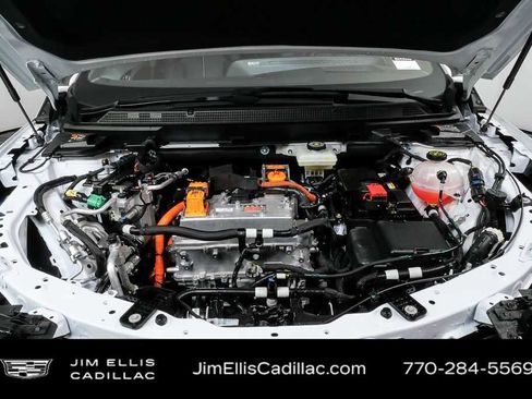 Certified 2025 Cadillac Optiq Luxury 2 w/ LPO, Floor Liner Package AWD/4WD image 32