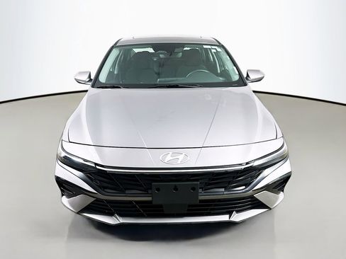Used 2025 Hyundai Elantra SEL FWD image 2