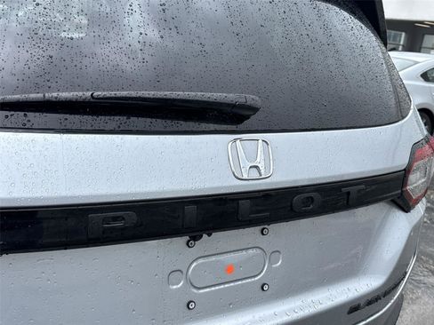 Used 2026 Honda Pilot Black Edition image 11