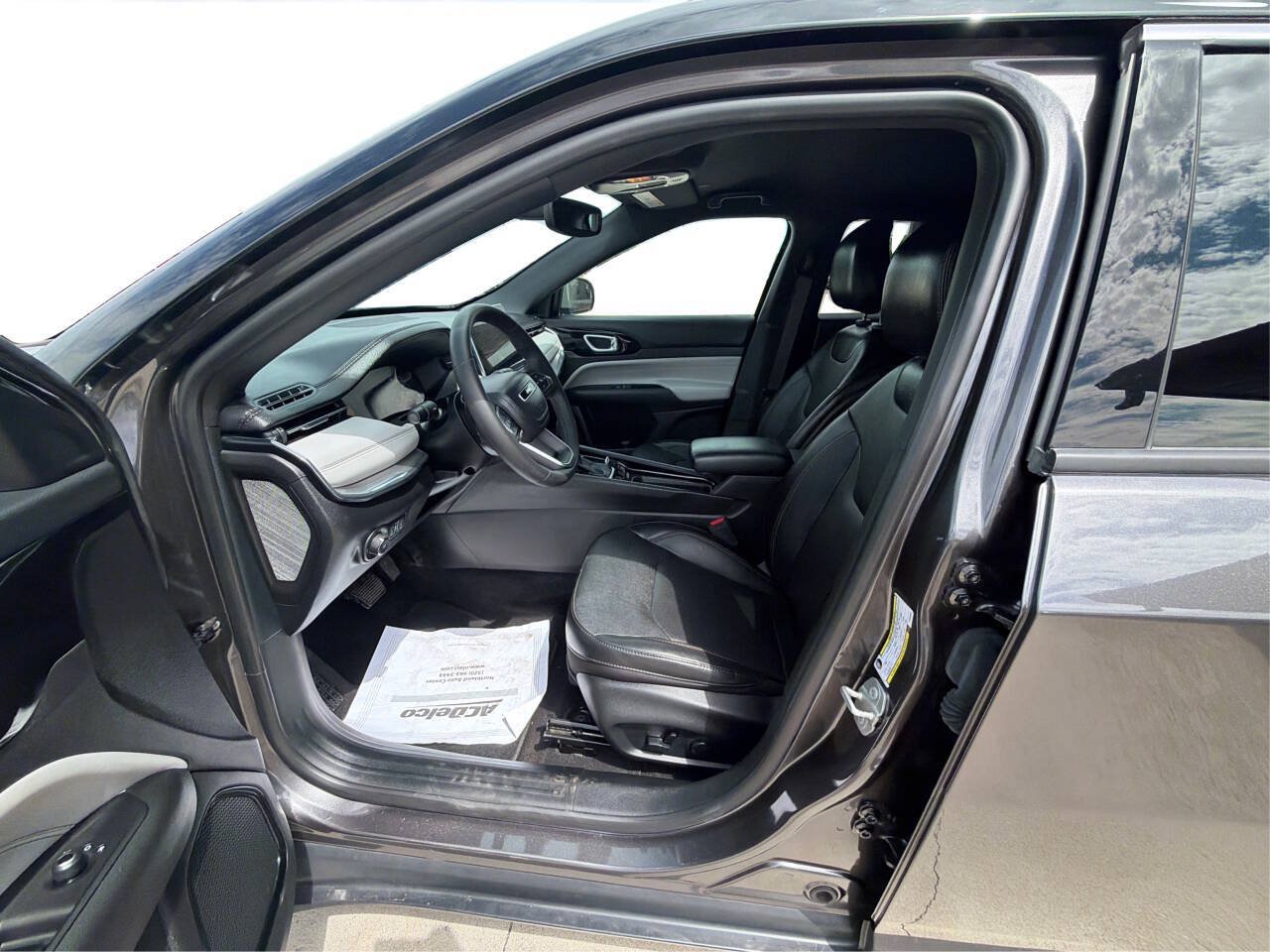 Used 2023 Jeep Compass Limited AWD/4WD image 9