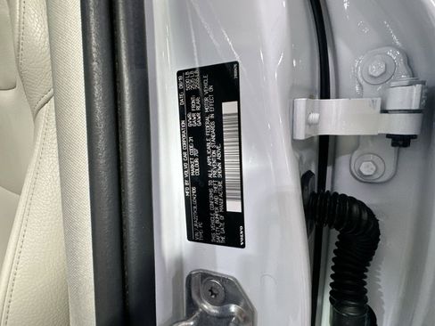 Used 2020 Volvo S60 T6 Momentum image 40