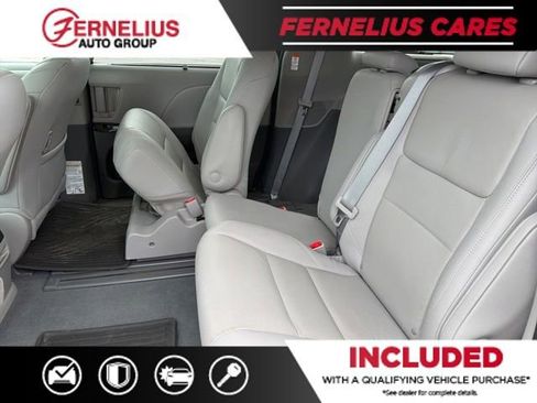Used 2020 Toyota Sienna XLE w/ XLE Navigation Package FWD image 8