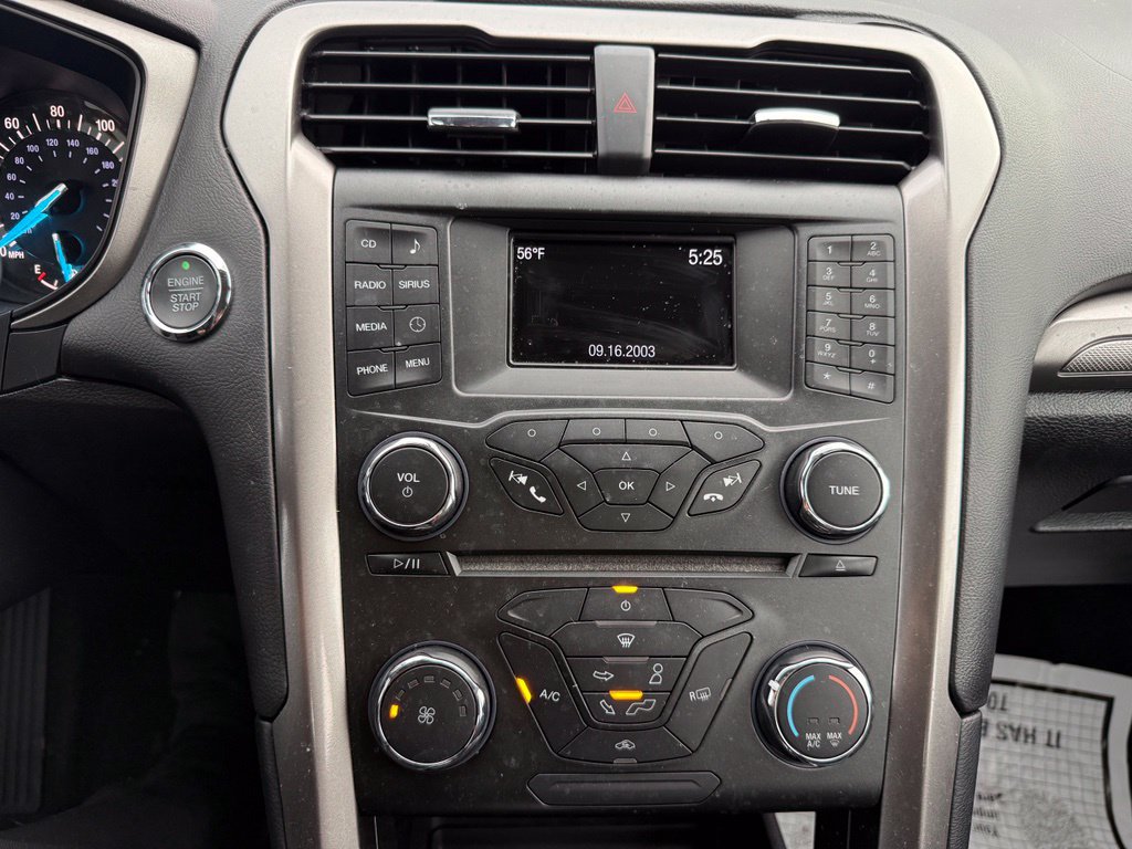 Used 2017 Ford Fusion SE FWD image 10