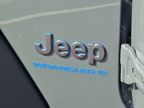 Used 2025 Jeep Wrangler Unlimited Rubicon 4xe w/ Safety Group AWD/4WD image 30