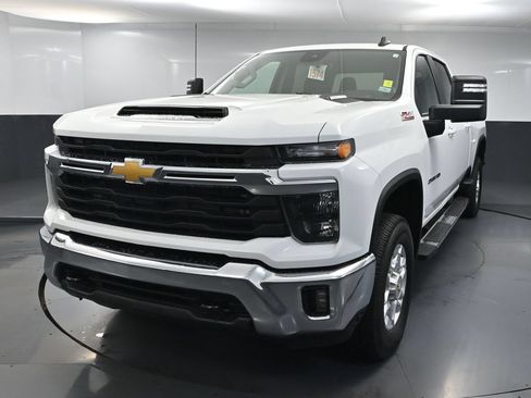Used 2025 Chevrolet Silverado 2500 LT AWD/4WD image 13