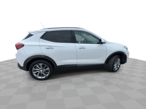 Certified 2022 Buick Encore GX Essence w/ Advanced Technology Package AWD/4WD image 9