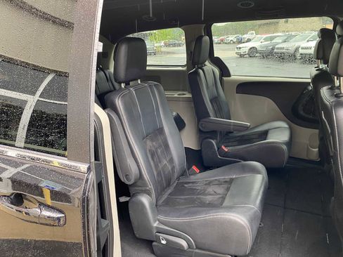 Used 2017 Dodge Grand Caravan SXT FWD image 28