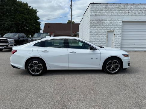 Used 2021 Chevrolet Malibu LT FWD image 4