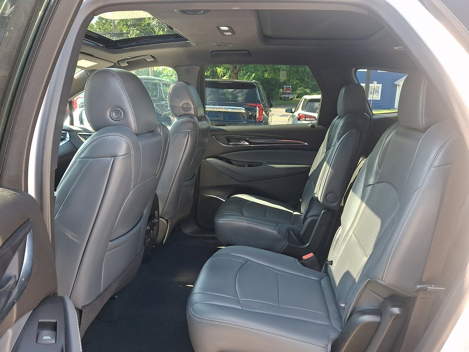 Used 2024 Buick Enclave Essence w/ Experience Buick Package AWD/4WD image 11