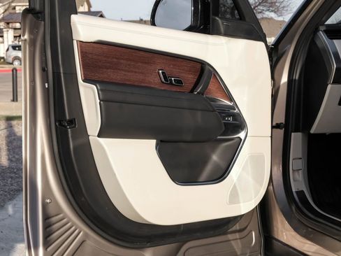 Used 2023 Land Rover Range Rover SE image 46