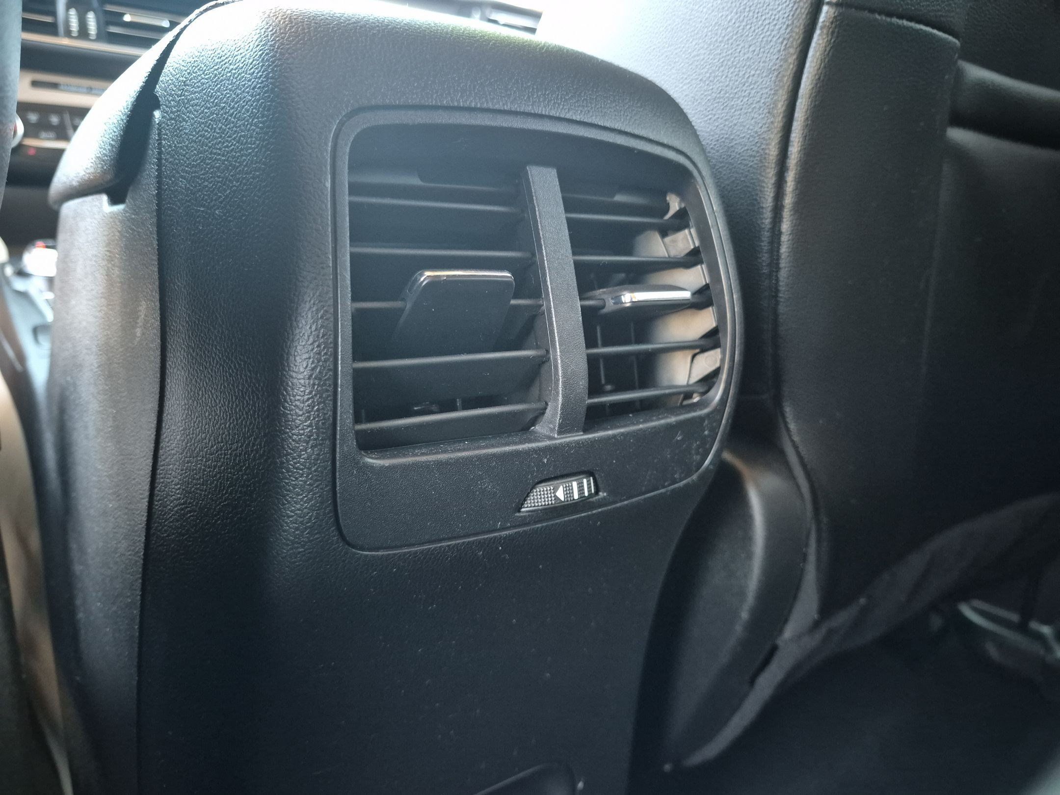 Used 2020 Ford Escape Titanium FWD image 24