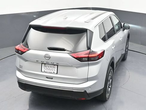 Used 2025 Nissan Rogue SV FWD image 40