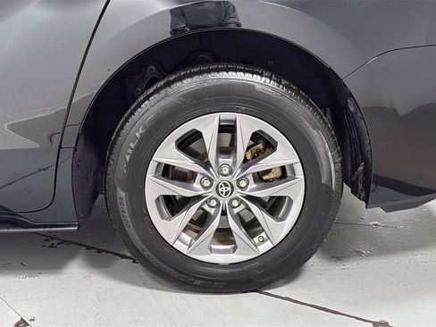 Used 2024 Toyota Sienna XLE image 24