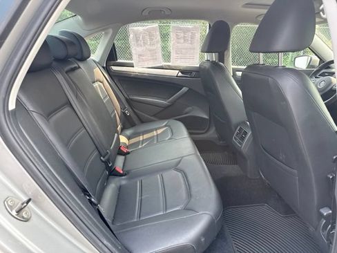 Used 2013 Volkswagen Passat 2.5 SE FWD image 10