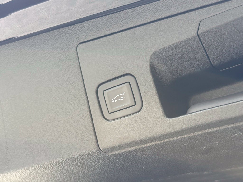 Used 2025 Cadillac XT5 Premium Luxury w/ LPO, Floor Liner Package AWD/4WD image 18