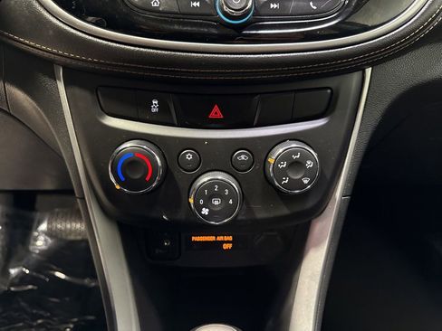 Used 2017 Chevrolet Trax LT w/ LT Convenience Package FWD image 18