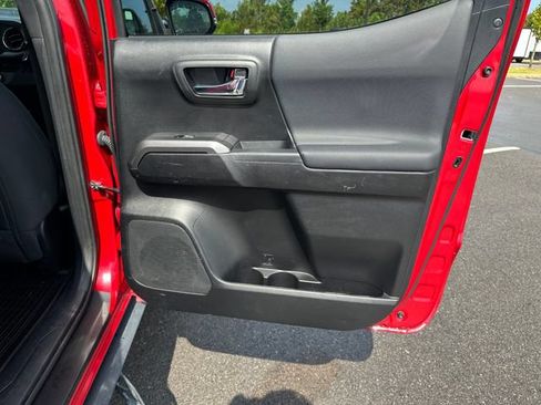 Used 2021 Toyota Tacoma TRD Off-Road w/ Technology Package AWD/4WD image 22