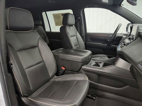 Used 2023 Chevrolet Suburban Premier image 33