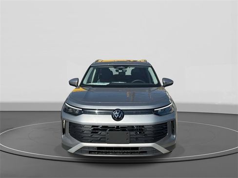 New 2026 Volkswagen Tiguan SE image 2