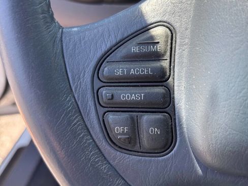 Used 2000 Lincoln Town Car Signature RWD image 19